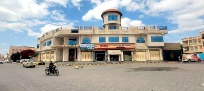 مركز تجاري واستثماري عملاق للبيع