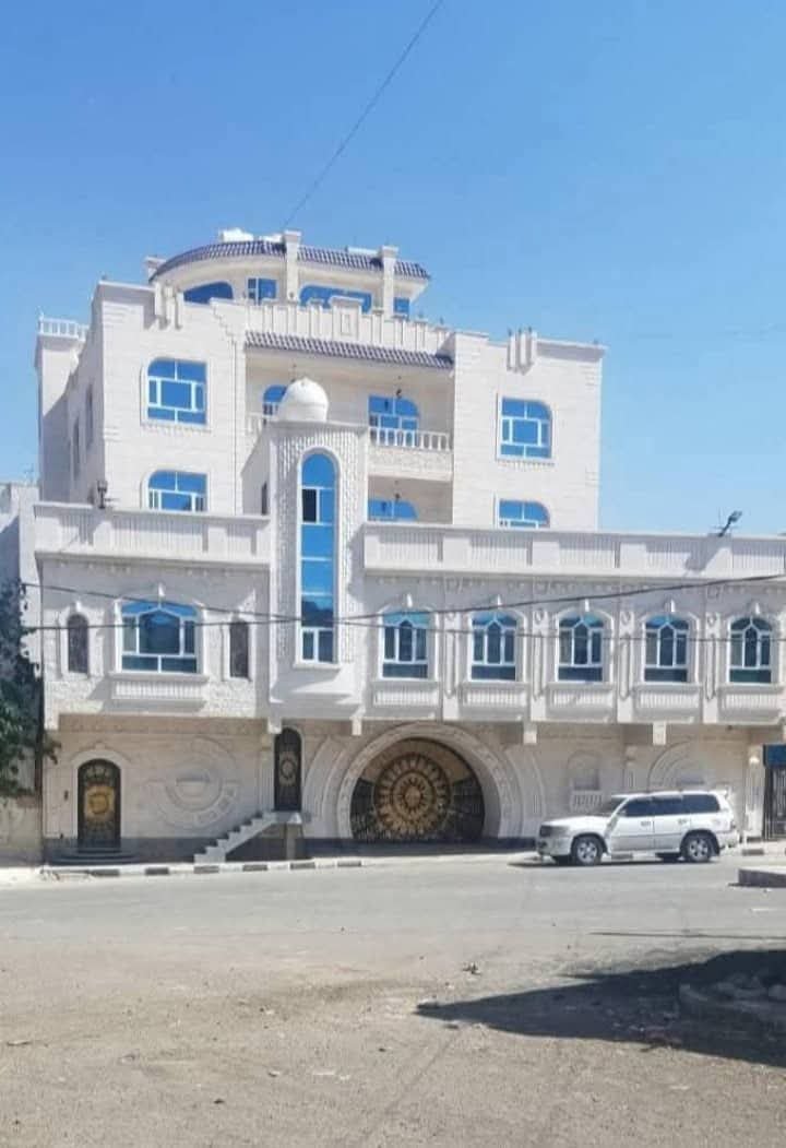 قصر ملكي للبيع عرطة 18 لبنة على شارع 24 في حدة صنعاء اليمن قصر ملكي للبيع عرطة 18 لبنة على شارع 24 في حدة صنعاء اليمن